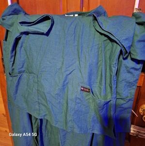 RMF Women's scrubs set size large green